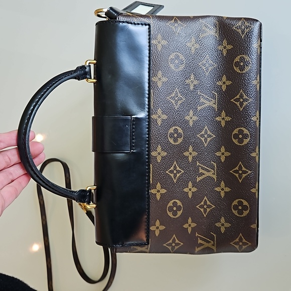 Louis Vuitton One Handle Flap Bag - Picture 4 of 11